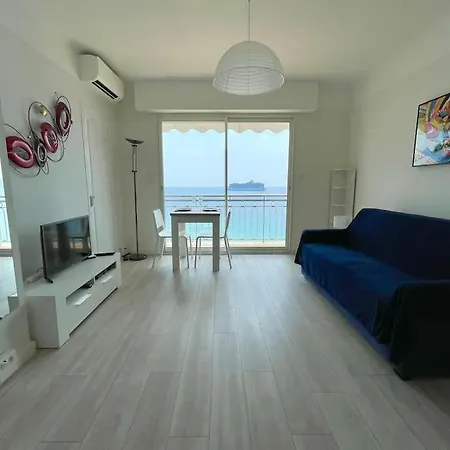 Studio Les Pieds Dans L'eau Apartment *